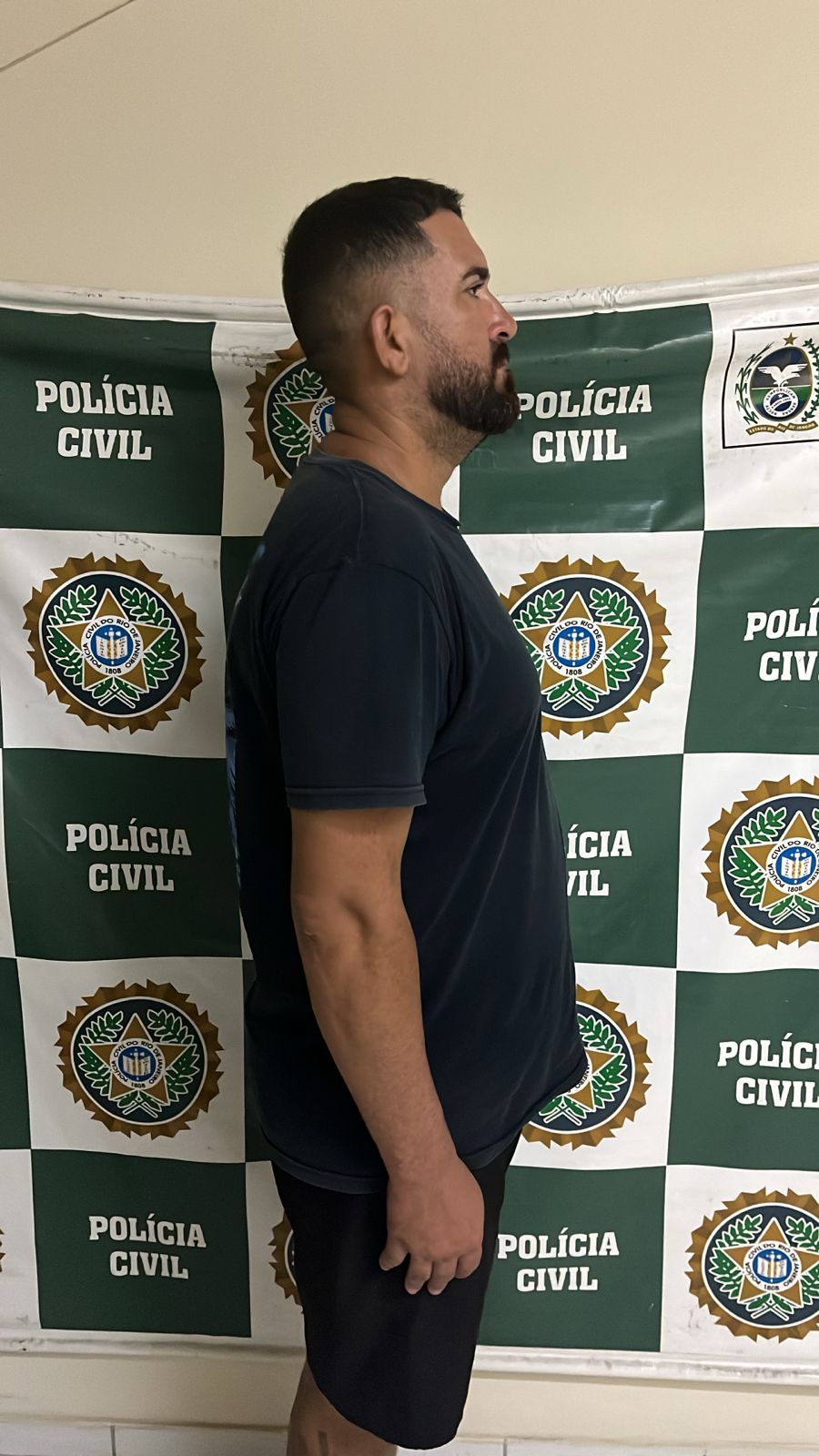  Polícia Civil prende em flagrante homem que furtava equipamentos de rádios em Arraial do Cabo