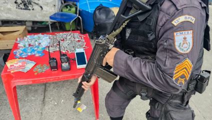 Polícia apreende máquina de cartão usada no tráfico de drogas em Niterói