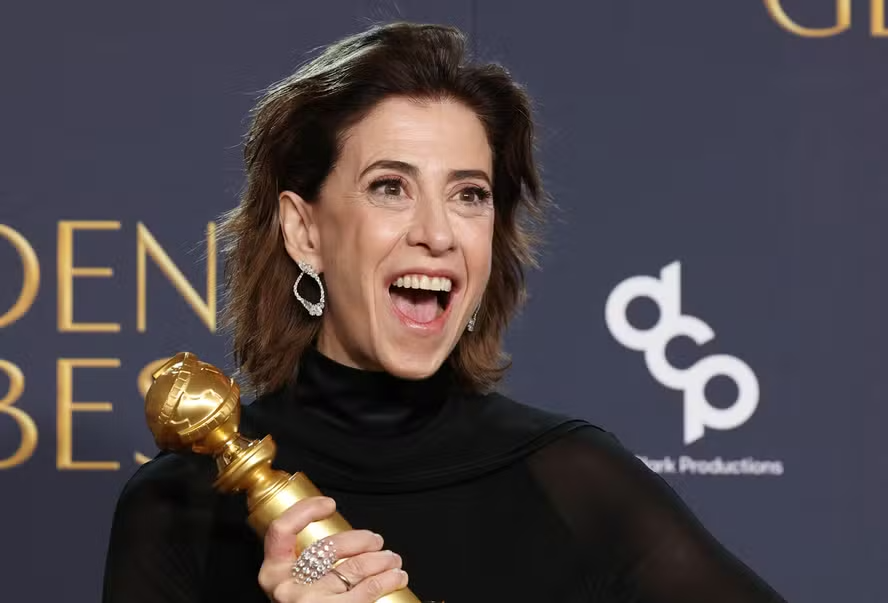 Fernanda Torres faz história ao vencer Globo de Ouro de Melhor Atriz em Filme Dramático