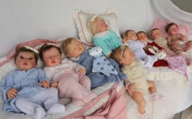 Projeto de lei quer multar em até R$ 30 mil quem usar bebê reborn para burlar direitos de prioridade