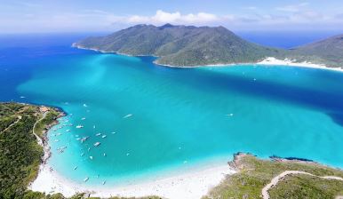 Praia do Pontal do Atalaia, em Arraial do Cabo, entra para ranking das 20 melhores do mundo em 2025