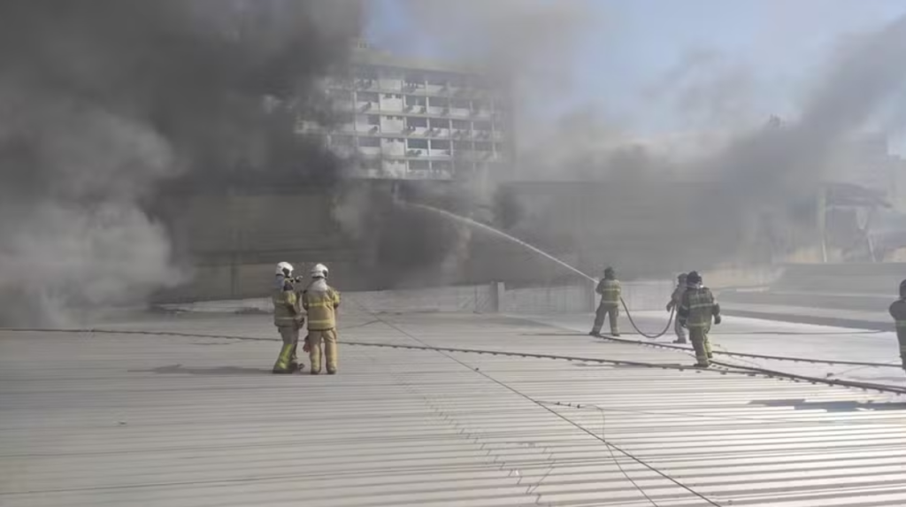 Incêndio destrói loja na Freguesia e assusta moradores
