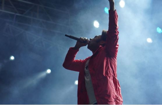 Show de Thalles Roberto leva fé e energia ao segundo dia de comemoração pelos 179 anos de Rio Bonito